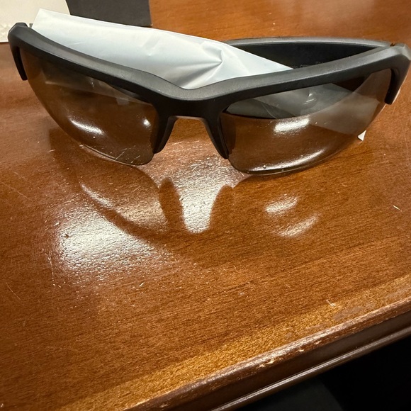 Bose Audio Sunglasses with Black Frame - Picture 5 of 6